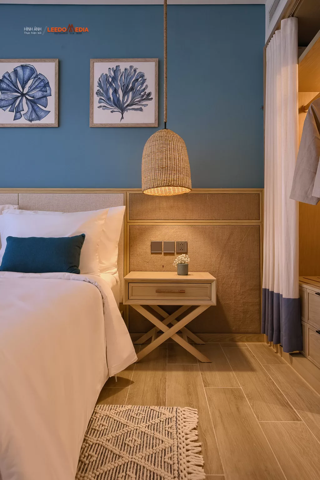 chụp ảnh homestay phong cách vintage Đà Lạt, chụp hình homestay gỗ Đà Lạt, dịch vụ chụp ảnh hoài cổ, LEEDO MEDIA, chụp ảnh kiến trúc vintage, báo giá chụp ảnh homestay, nhiếp ảnh gia homestay Đà Lạt, chụp hình nội thất cổ điển, chụp ảnh Airbnb vintage Đà Lạt.